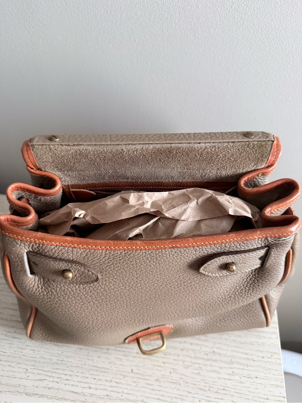 Vintage Dooney & Bourke Essex Flap Taupe Pebbled Leather Satchel with Tan Trim - Picture 6 of 10